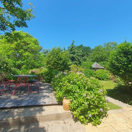 Grande maison en pierre, calme, jardin arboré. Roz-Landrieux Exterior foto
