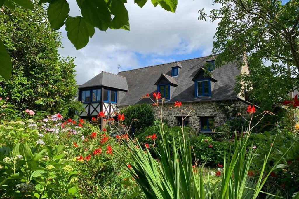 Grande maison en pierre, calme, jardin arboré. Roz-Landrieux Exterior foto